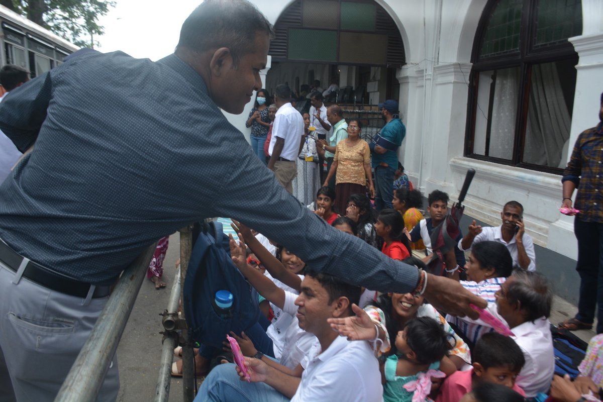 AhciKandy's tweet photo. Deputy Municipal Commissioner Mr. Prabhath Maddumaarachchi, Mr. Amila Perera and staff of #LIOC Katugastota along with AHCI staff interacted with devotees from all over the island gathered to witness 3rd #Randoli Perahera. (2/3) #icecreamdansala #bananadansala #esalaperahera https://t.co/VYW23K6daG