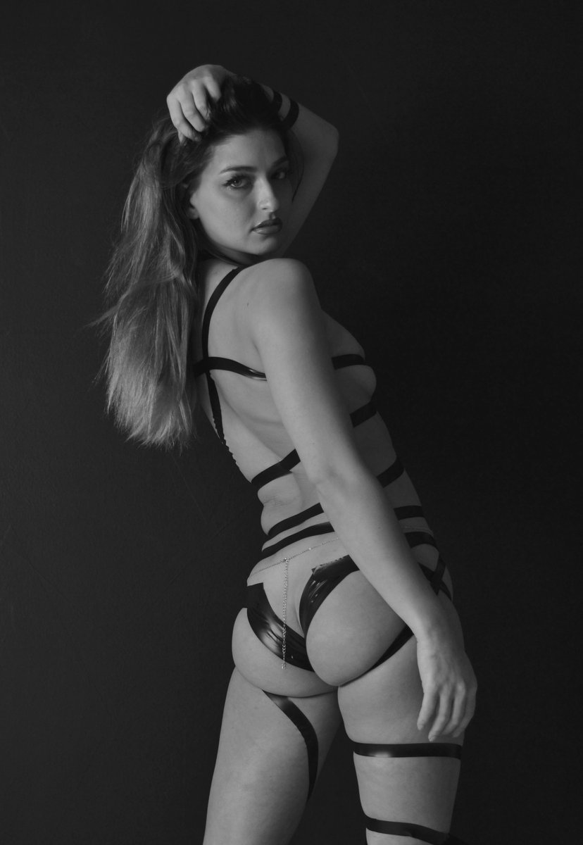 Broken_Barbies's tweet photo. More from my recent shoot with Caila. 

https://t.co/4aB10Z8Awz 

#atxmodeling #atxmodel #atxmodels #atxphotography #atxphotoshoot #atxphotographer #atxphotographers #austinmodels #austinmodel #austinmodelswanted #austinphotographer #austinphotography #austinphotographers https://t.co/uovQUn7UXm