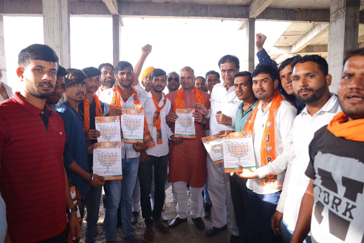 cpjoshiBJP's tweet photo. आज चित्तौड़गढ़ संसदीय क्षेत्र में विभिन्न स्थानों पर “नव मतदाता संगम” कार्यक्रम को लेकर नवमतदाताओं से संवाद हुआ।
#NavMatdataSangam https://t.co/hdLc08pKS7