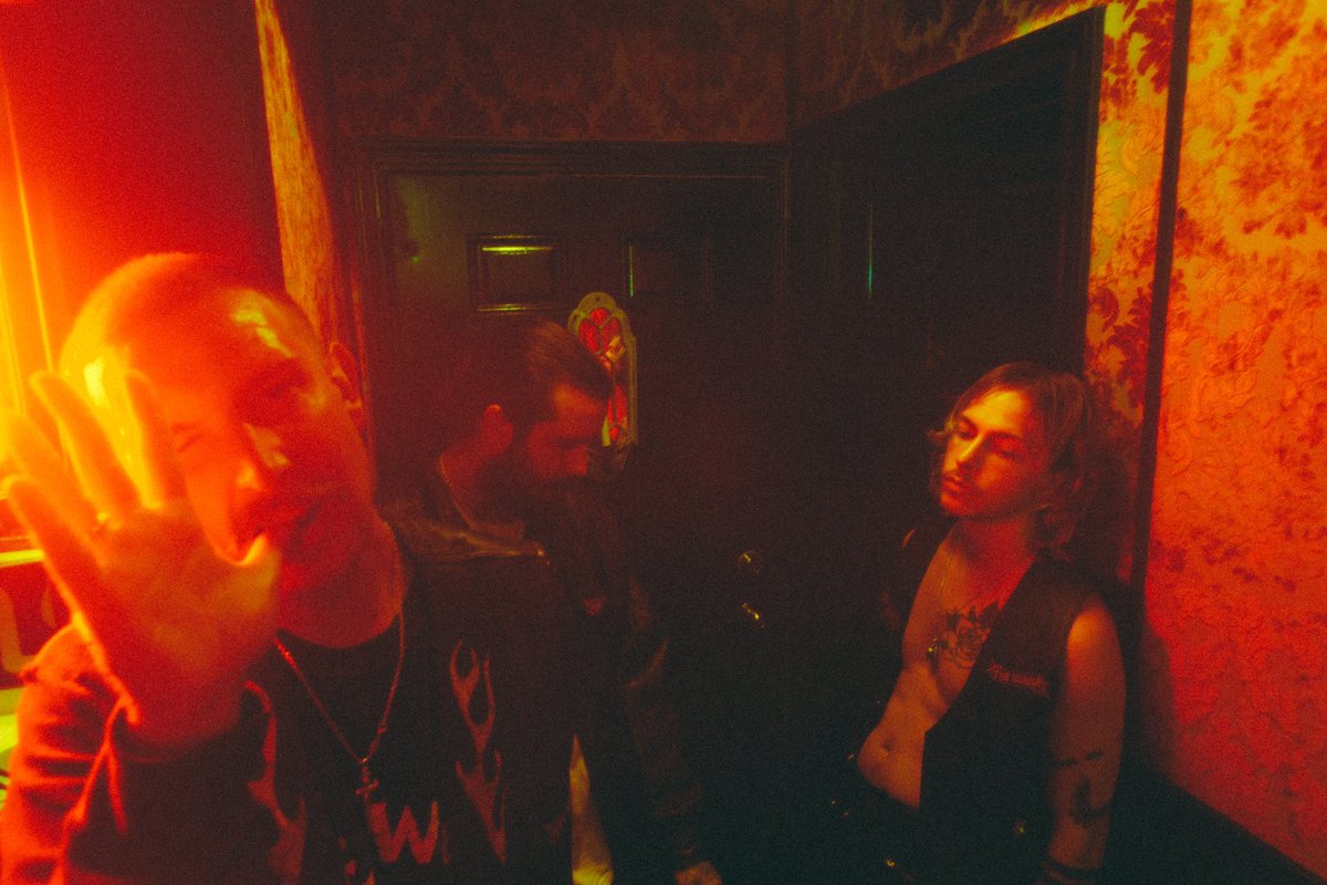 THEHUNNABAND's tweet photo. Tour announcement tomorrow 👀 https://t.co/NrAHjYQiqD