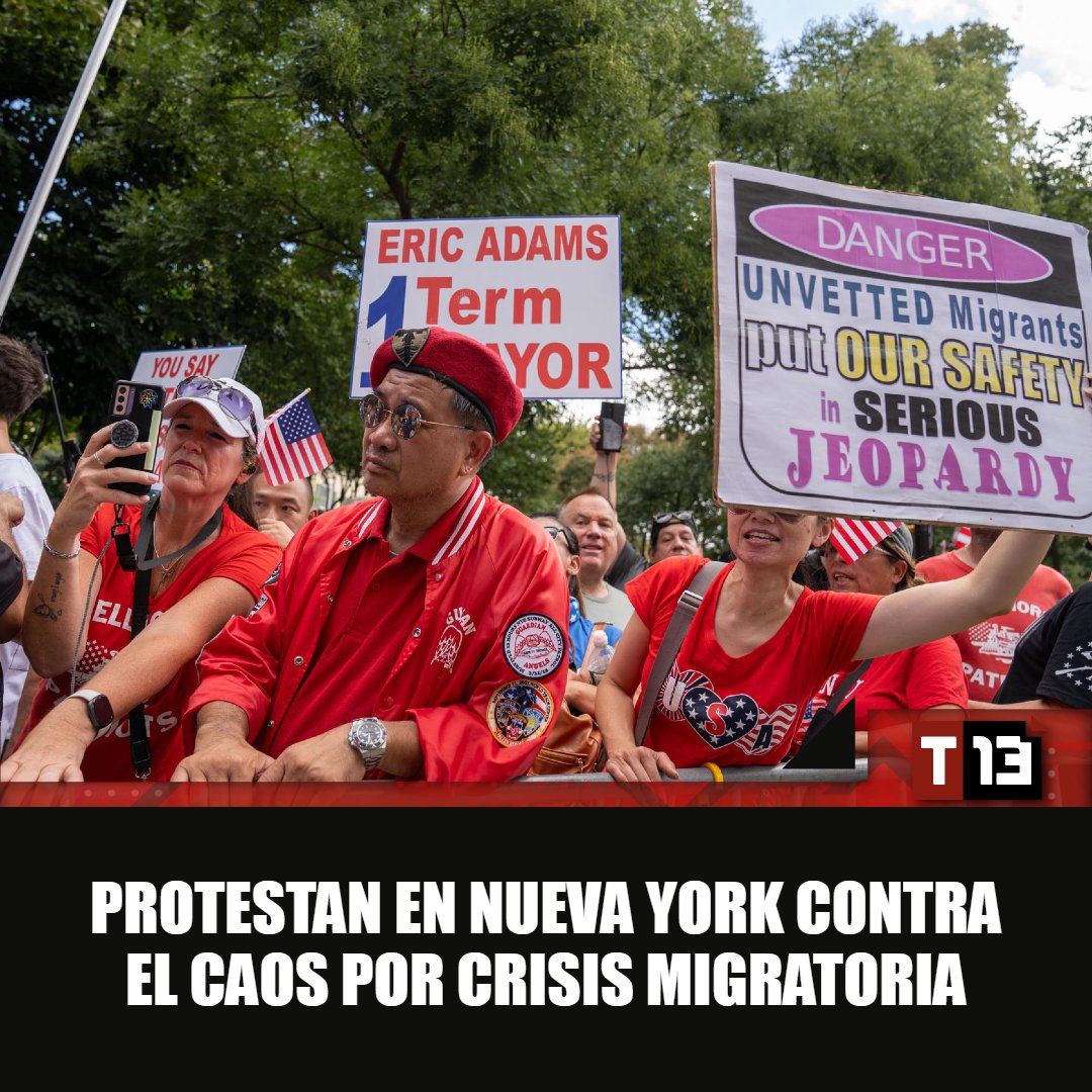 T13Noticias's tweet photo. 🔴 Decenas de personas #protestaron frente a #GracieMansion, la residencia del #alcalde de #NuevaYork ➡ https://t.co/PAyEatV2cf https://t.co/fpq0tX8h0X