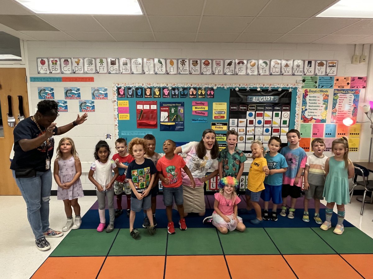 HESSPLASH's tweet image. Day 1 of Read-A-Thon Spirit Week: We’re connecting with our creativity today and wearing wacky clothes and hairstyles! Keep reading, Dolphins! #readreadread #hesconnects #powerofconnection