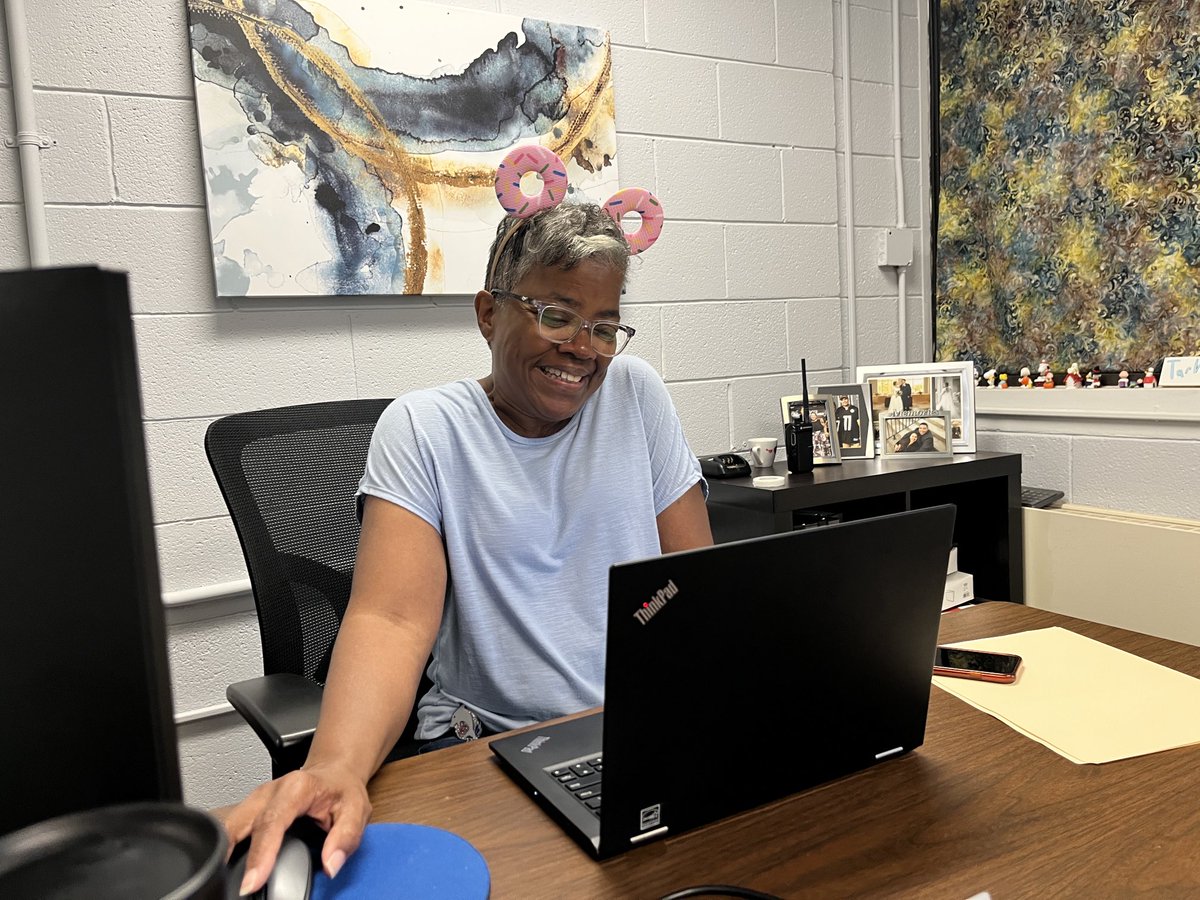 HESSPLASH's tweet image. Day 1 of Read-A-Thon Spirit Week: We’re connecting with our creativity today and wearing wacky clothes and hairstyles! Keep reading, Dolphins! #readreadread #hesconnects #powerofconnection