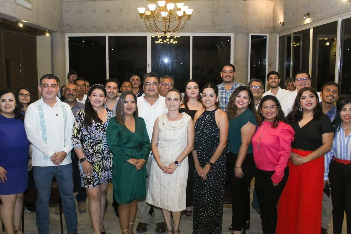 SoyCACHAC's tweet photo. El presidente del #CACHAC, @JOELSOSA_ tomó protesta a los integrantes de la Mesa Directiva 2023-2024 de la Sección Palenque del @SoyCACHAC integrada por Roger León Gómez, como presidente; Cristina Lastra Salcedo, como secretaria y Rosana Peralta Orlaineta, como Tesorera.
#CACHAC https://t.co/Nz32fIcC4k