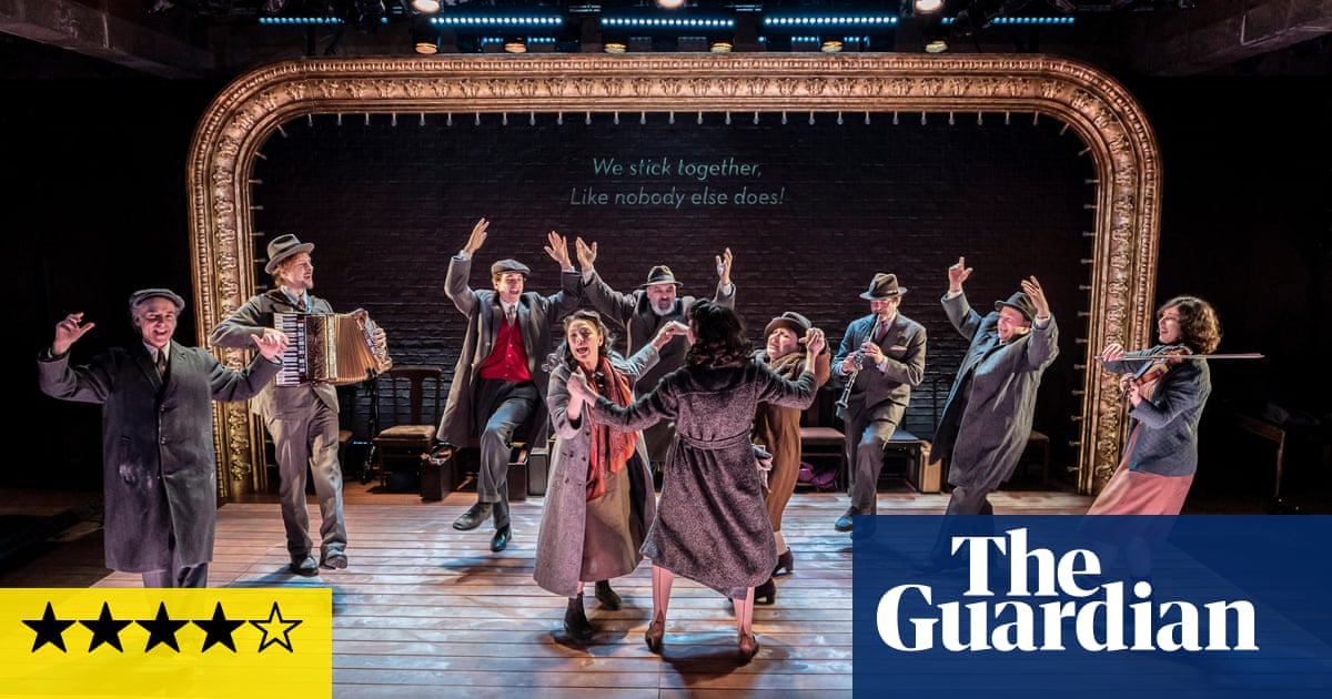 JW3London's tweet image. ★★★★ The Guardian
#Indecent is "a brainy play staged with the panache of a musical"
Review here: ow.ly/S8QV50PzmBy

This 3 night run recounts the controversial play God of Vengeance, produced on Broadway in 1923. 

🎟️ow.ly/aHVt50PzmHj