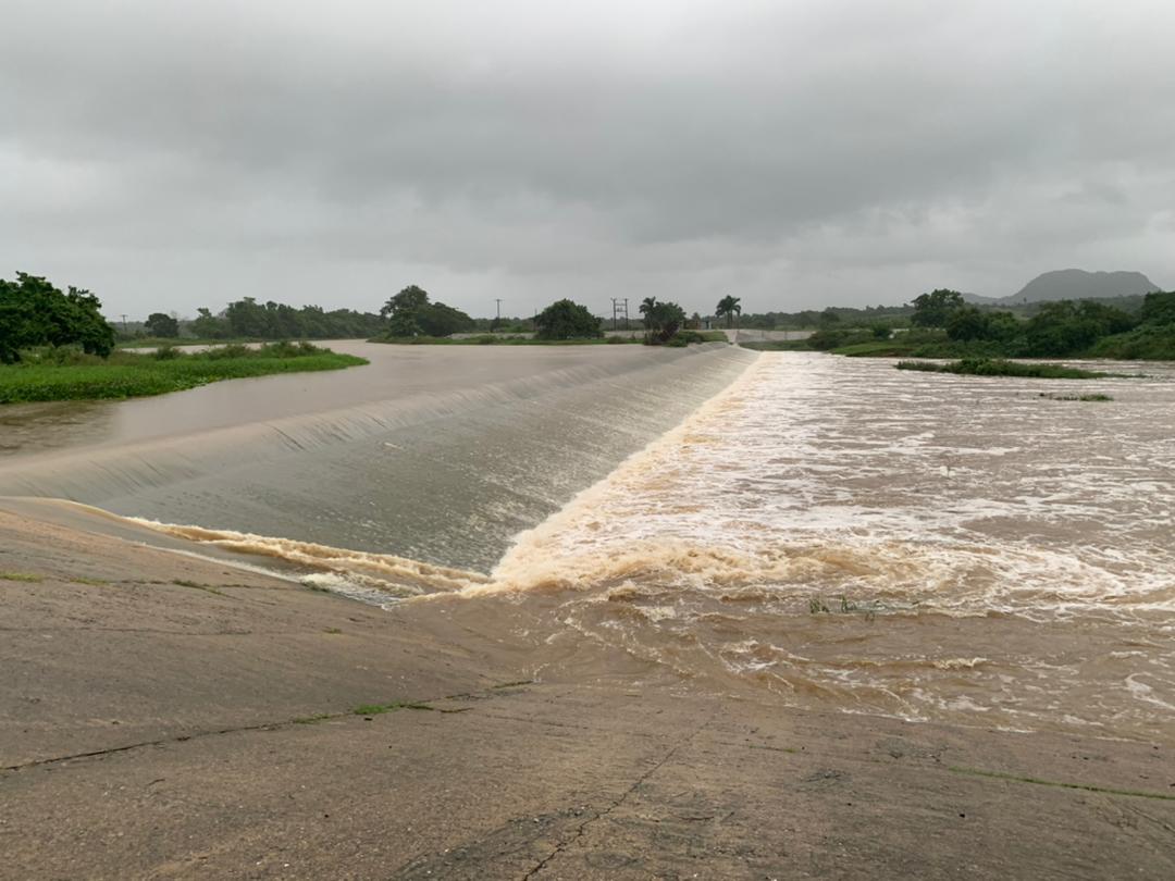 En el occidente del país se trabaja intesamente ante el paso de la #TTIdalia. Ya se encuentran personas evacuadas, se han habilitado centros de elaboración de alimentos, se garantiza la canasta familiar, las brigadas sanitarias y se recorren comunidades. #Cuba