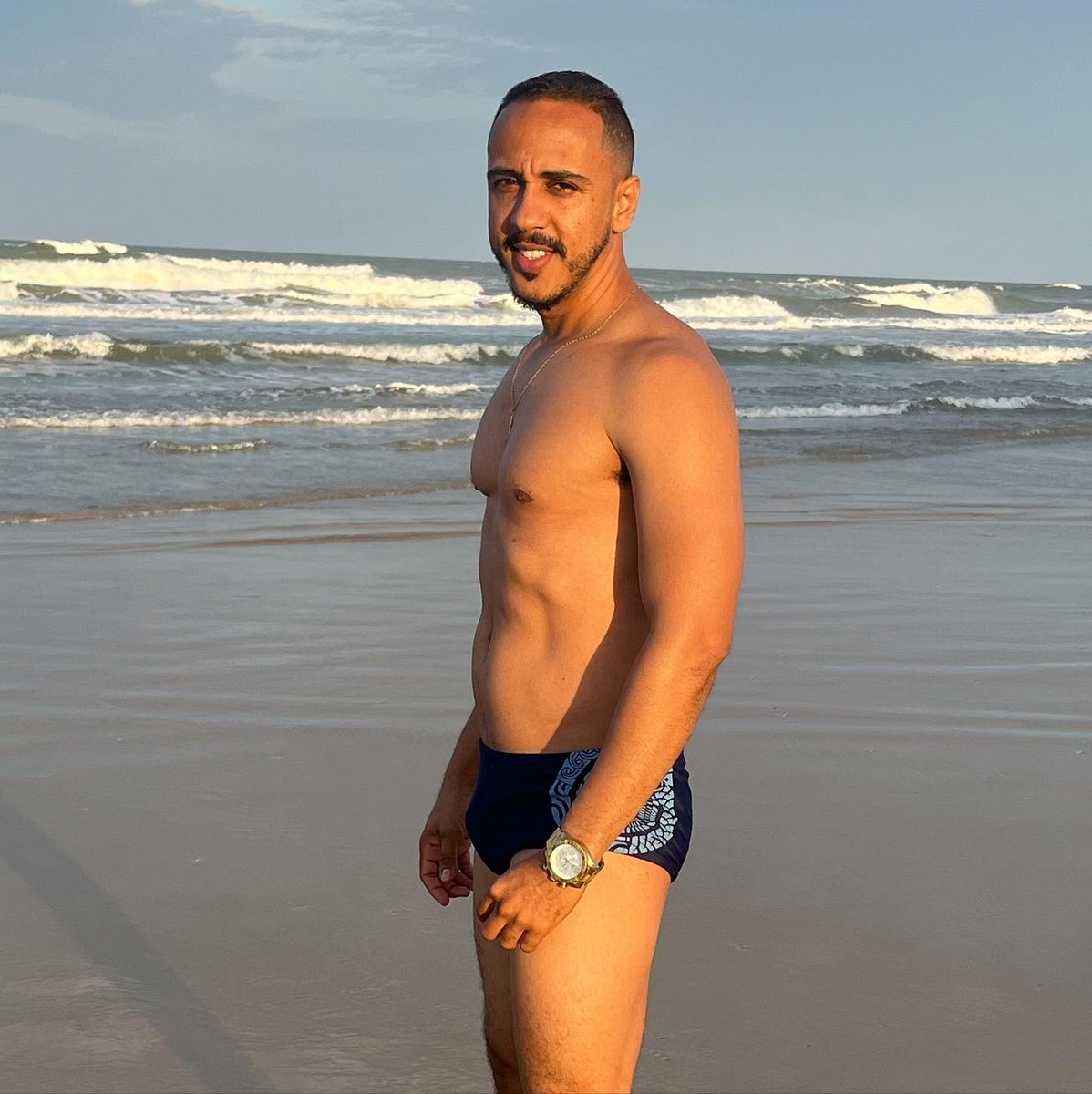 hslo's tweet photo. Comemorando mais um ano de vida… #38anos https://t.co/EcyxhAdRaV