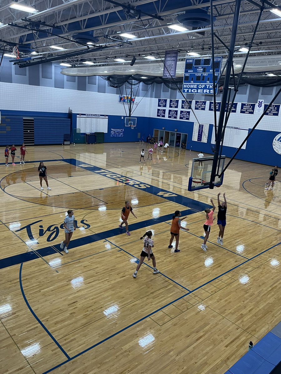 TigerBoysHoops's tweet photo. Last day of our Middle School WFCC 3v3v3 league.  Great turnouts all July &amp; August as the players are all improving while working hard &amp; having fun.
#SkillDevelopment
#LotsOfSmiles
#GoTigers https://t.co/jWuIRAjsx2