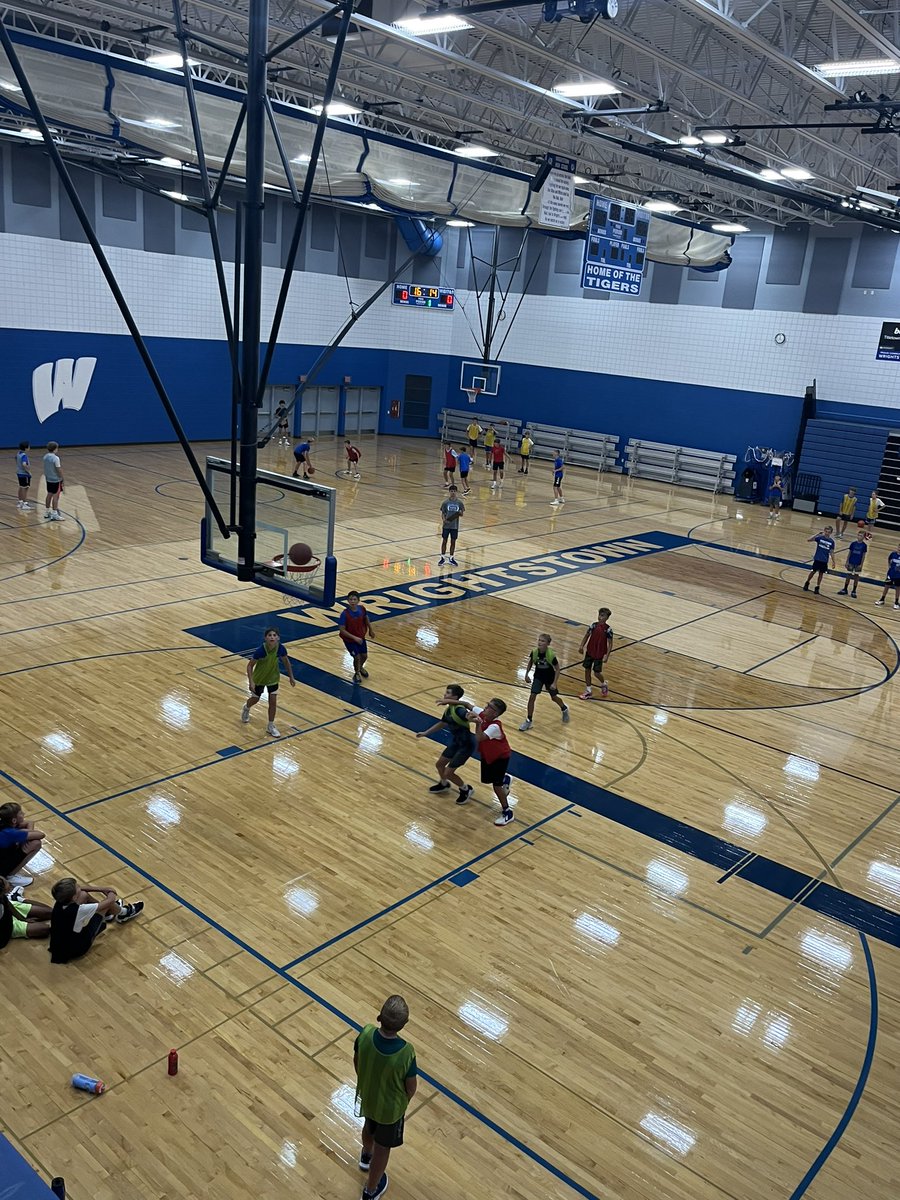 TigerBoysHoops's tweet photo. Last day of our Middle School WFCC 3v3v3 league.  Great turnouts all July &amp; August as the players are all improving while working hard &amp; having fun.
#SkillDevelopment
#LotsOfSmiles
#GoTigers https://t.co/jWuIRAjsx2
