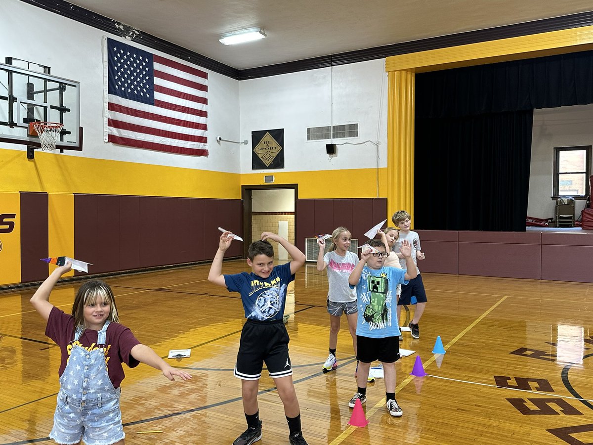 RMS_RossRams's tweet photo. Paper airplane contest in 4th grade Science!!! Students experimenting with designs and how weight can help/hurt flight distance. #BeRAMS #RISrocks https://t.co/TXSjIFaNpq