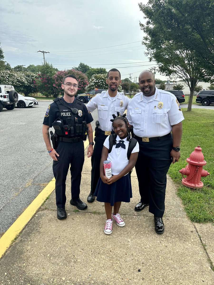 SPPDNews's tweet image. Welcome back! 

We were excited to be at #SPES as we welcomed the new and returning students on the first day of school!

Have an awesome and successful school year.

#SPPD #SPES #PGCPGS #SeatPleasant