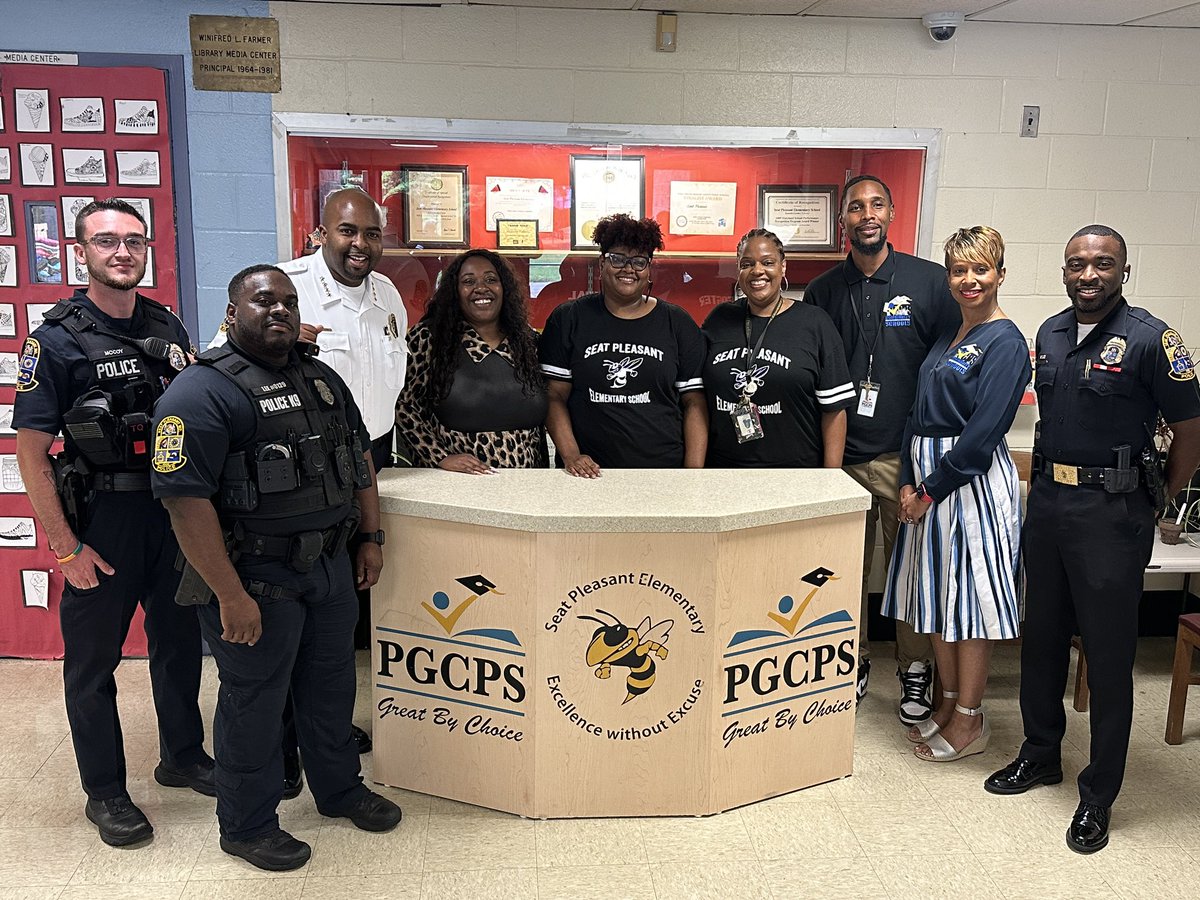 SPPDNews's tweet image. Welcome back! 

We were excited to be at #SPES as we welcomed the new and returning students on the first day of school!

Have an awesome and successful school year.

#SPPD #SPES #PGCPGS #SeatPleasant