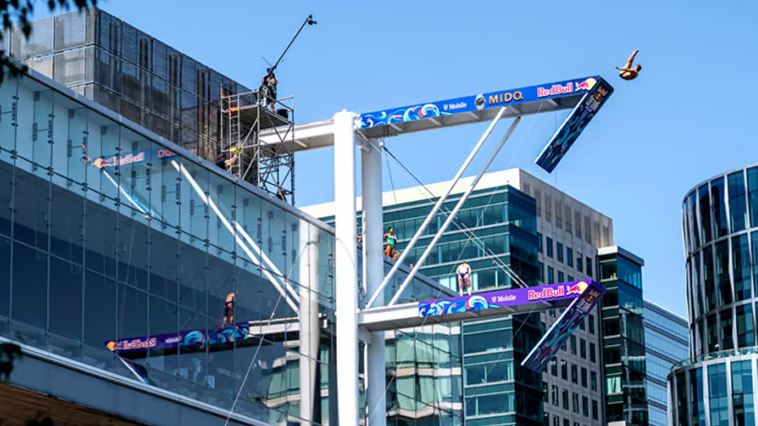 FierceNetwork_'s tweet image. . @TMobile uses network slicing on #5G SA network at Red Bull event 
tinyurl.com/8kpryb4m #networkslicing