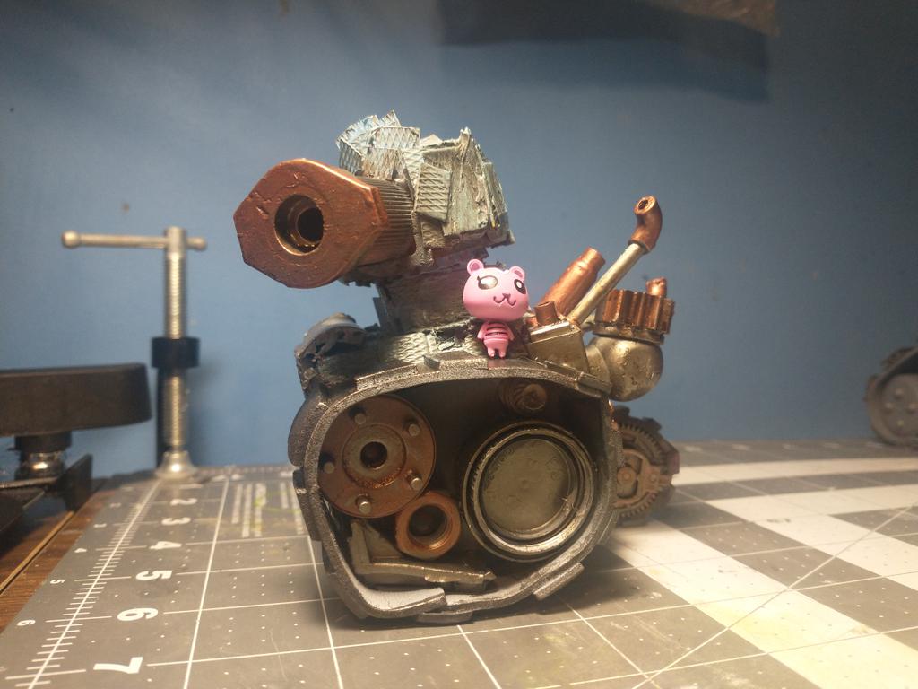 Saltly_Sculpts's tweet image. No new tanks just yet, but I did paint this one up. #art #scratchbuild