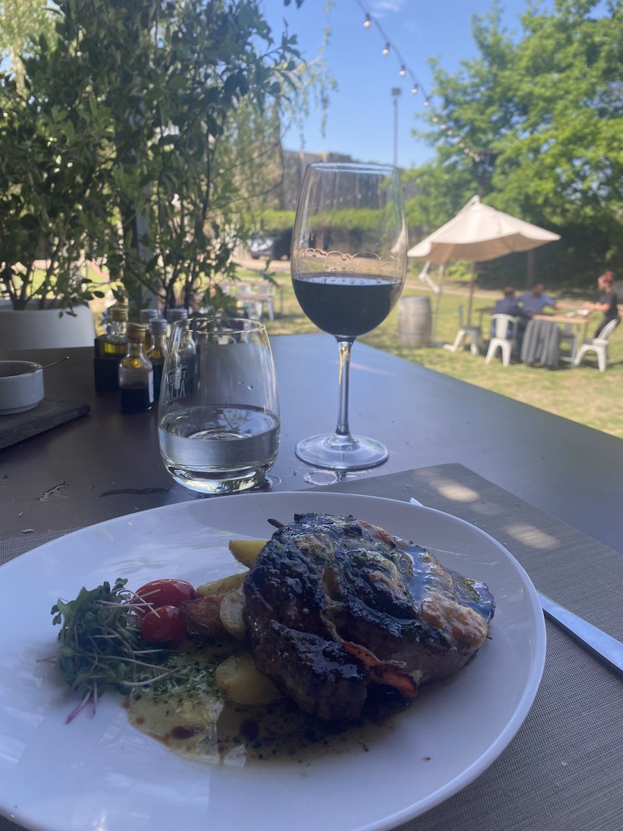 Clarageogteach1's tweet photo. Country 4) Argentina (one of my favourite countries from the entire 11 month trip!)

A huge country so were only able to see the highlights - Patagonia ❄️, Buenos Aires, Mendoza 🍷, and Iguazu Falls 🇦🇷 https://t.co/QuE3tLnEJQ