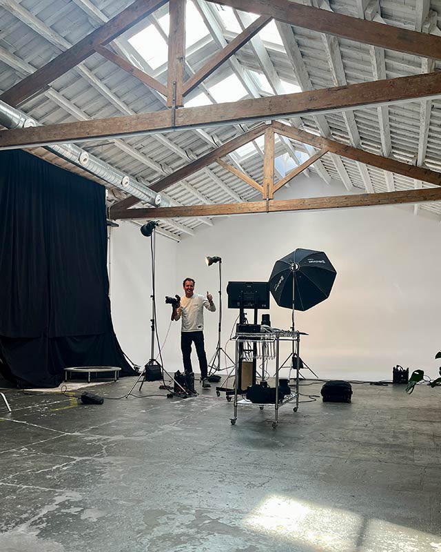 openbcnstudios's tweet photo. 📸🎥 Descubre cómo elevar tus producciones en moda al siguiente nivel con openbcn Studios. Sets duales, control de iluminación y más en un solo lugar. ¡Explora nuestras razones para elegirnos y desata tu creatividad! 

https://t.co/eiQ6DKXp4M https://t.co/qfaMiJJczg
