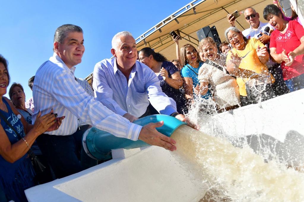 mrikelme's tweet photo. Junto al alcalde de #Torreón, @RomanCepeda, inauguramos el pozo de agua “La Fé”, el cual estará beneficiando a más de 30 mil habitantes de 10 colonias del sector de la jabonera.  (1/2) https://t.co/3Aw9hlz4sv