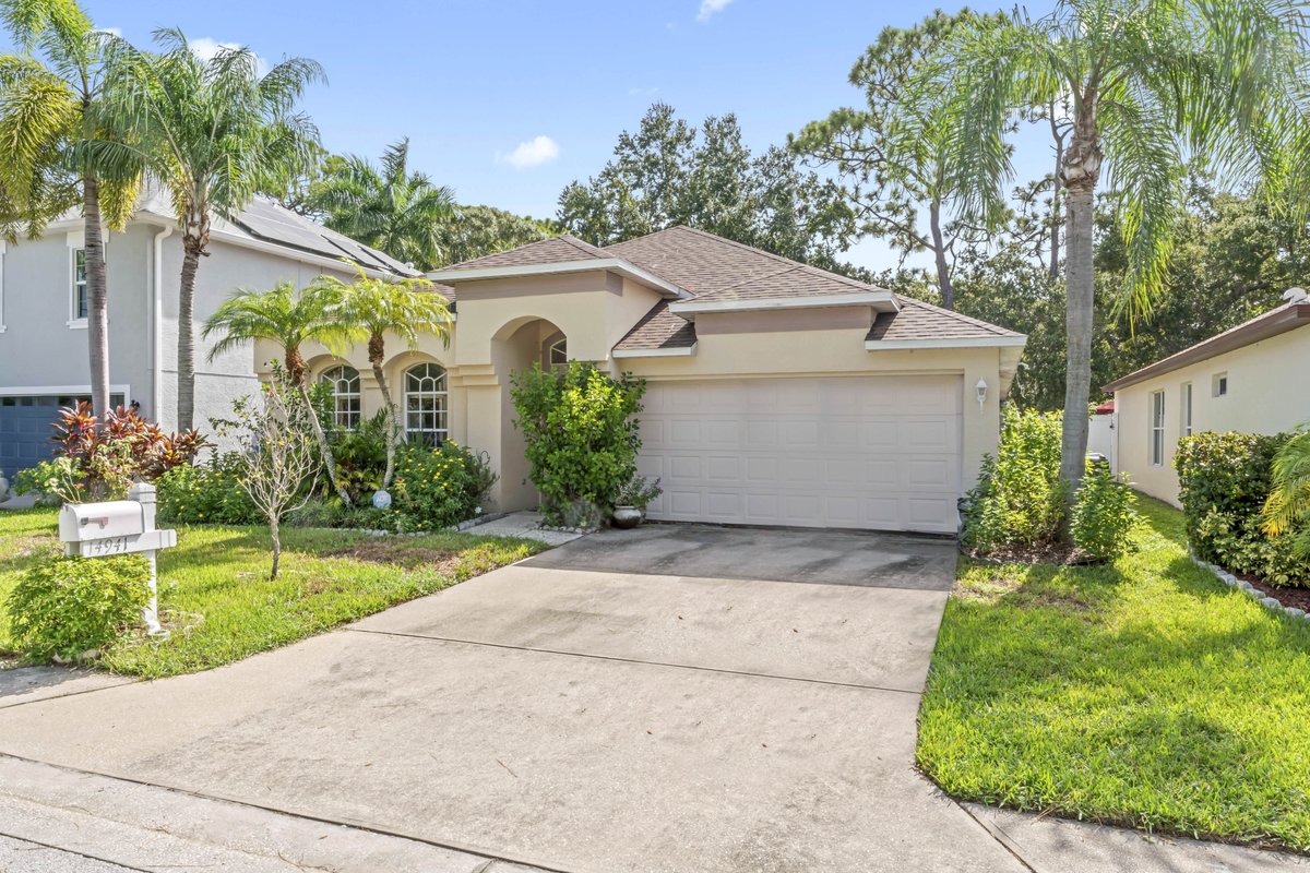 hommati163's tweet photo. 🏠 Charming 3/2 former model home in the heart of Clearwater! Open layout, high ceilings, and a serene backyard for $474,900. #ClearwaterHomes #RealEstate

📍 14941 Hidden Oaks Cir, Clearwater FL
🔗 Virtual Tour: https://t.co/vLf2de6mK4
🔗 Aerial Video: https://t.co/AEierK2G8v https://t.co/kUvGfFBaN7