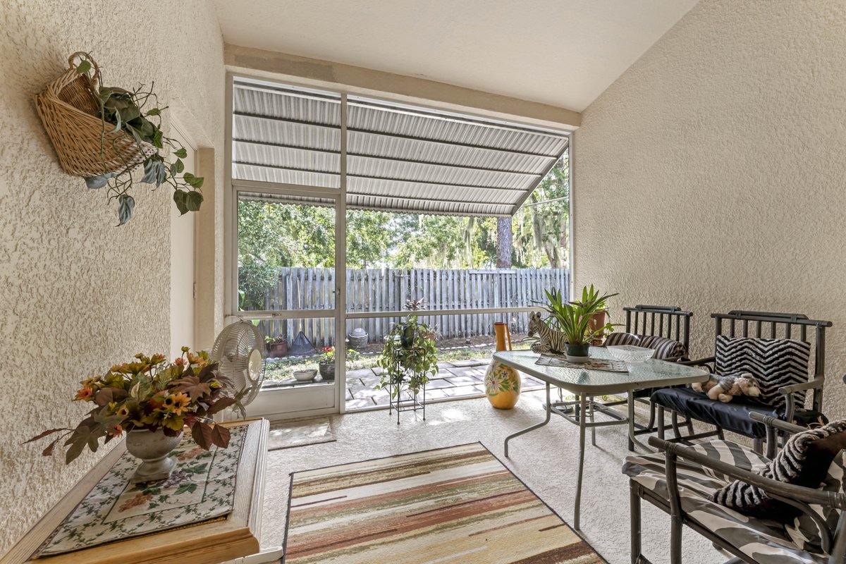 hommati163's tweet photo. 🏠 Charming 3/2 former model home in the heart of Clearwater! Open layout, high ceilings, and a serene backyard for $474,900. #ClearwaterHomes #RealEstate

📍 14941 Hidden Oaks Cir, Clearwater FL
🔗 Virtual Tour: https://t.co/vLf2de6mK4
🔗 Aerial Video: https://t.co/AEierK2G8v https://t.co/kUvGfFBaN7