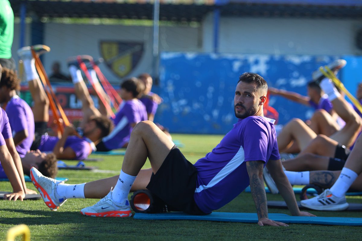 ¿Os suena la cara del nuevo? <a href="/SJara22/">Santi Jara</a> 🫣⚽️