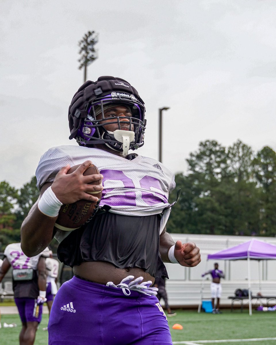 DNIC34's tweet image. My Love for this kid is Priceless… He’s not my Blood, but he is my Kid. Im so Damn PROUD of all his accomplishments…From being athlete @UNAFootball to maintaining his grades.. Everything that @MONEY_6_MURPHY has achieved he’s gotten it out the Mud.. The ALMIGHTY is the Reason