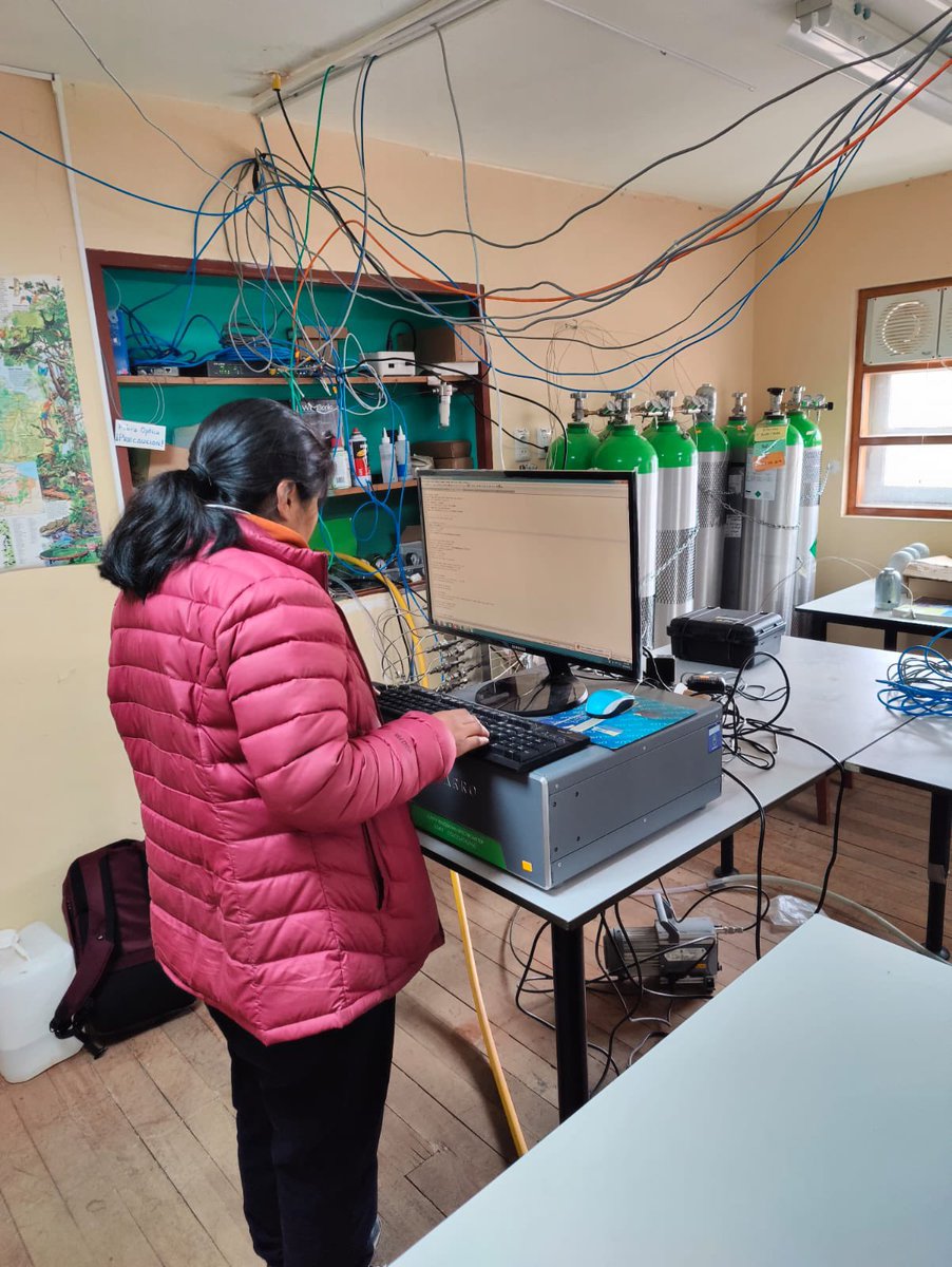 Visit to the Chacaltaya Observatory in Bolivia where greenhouse gases, among other atmospheric components, are monitored since more than 10 years <a href="/LSCE/">Louis Crane</a> @INSU_CNRS <a href="/CEAParisSaclay/">CEA Paris-Saclay</a> <a href="/OVSQ/">carmen de souza</a> <a href="/IPSL_outreach/">IPSL 🌍</a> @Obs4clim