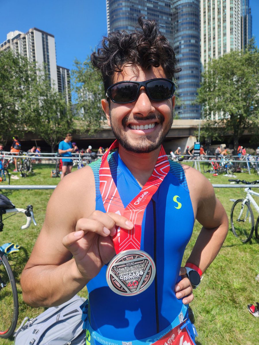 SLUCards's tweet photo. This weekend our 3rd year fellow @ChitturuNiteesh got his 🫀 pumping in the @ChicagoTri. You know he'll be able to respond to a STEMI under 90 minutes! #ChicagoTri #ChicagoTriathon https://t.co/16qCXzKypW