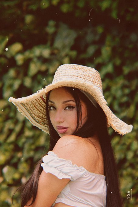 Happy Monday! 🌞 https://t.co/DHSYLPujCb