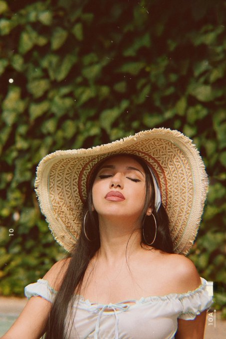 Happy Monday! 🌞 https://t.co/DHSYLPujCb