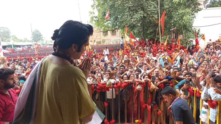 Shalini__CH's tweet photo. दिल मे आप की यादें..
जुबां पे आप का ही जिक्र है..❗
❣️ बेहद कशमकश में हूँ मैं...
ये गुरु चरणों से प्रेम है या सिर्फ आप की फिक्र है..
💕इजाजत हो तो इतनी
सी शरारत कर लूँ ... 🙈🙈💞
आज मैं आप के चरनो से और जायदा प्रेम कर लूँ ....🙏👏☺️
#guruprem https://t.co/wDuKE41O9K