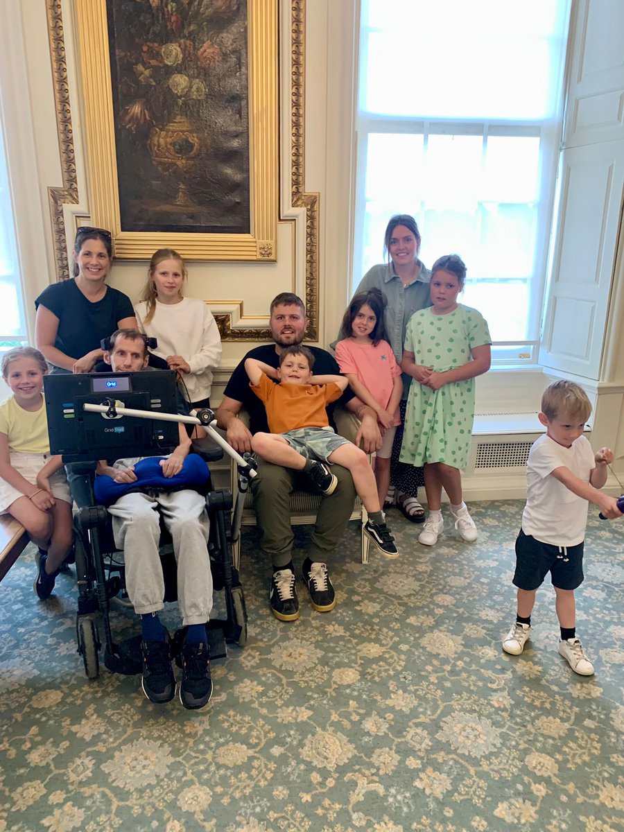 edslater's tweet photo. Great to catch up with @Rob7Burrow &amp; his wonderful family today. Loved seeing the kids together and most importantly we celebrated the women by our side. https://t.co/ogWkfejpJ3
