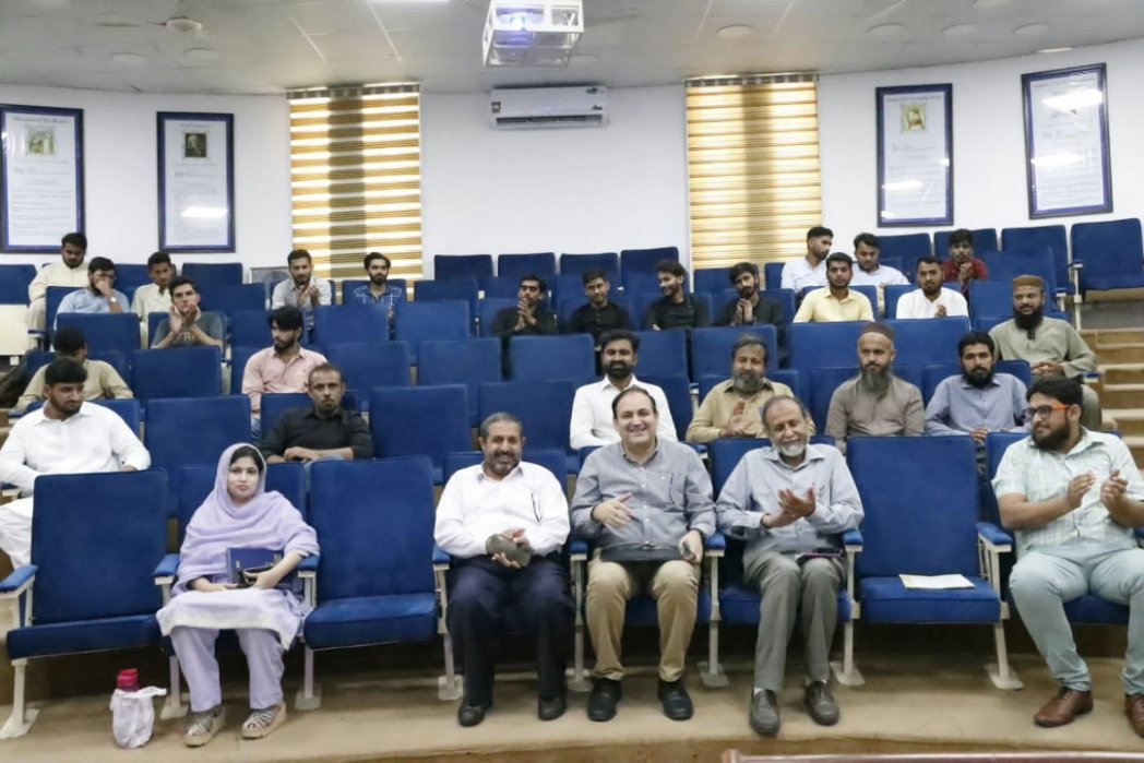 IUB_BISC's tweet photo. Seminar on "Bacterial Genomics Data Analysis Tools and Databases for Innovative Therapeutic Approaches" by Dr. Amjad Ali from NUST Islamabad

#genomedataanalysis #database #GeneticDiversityMapping #artificialintelligence #therapeutic #iubwp #iubbisc #bioinformatics https://t.co/6qrK61qXAg