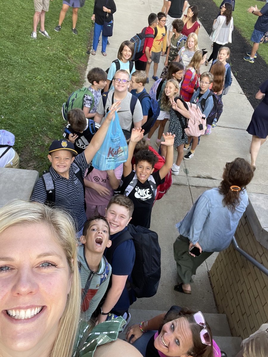 LinkedAtLincoln's tweet photo. And even more first day pics of our Lincoln friends! Nice selfie with Mrs. Seiferth! #lebofirstdayofschool #leboproud @LinkedAtLincoln @MFriez @MTLSD #AwesomeAbes https://t.co/QbjPPZq3nq