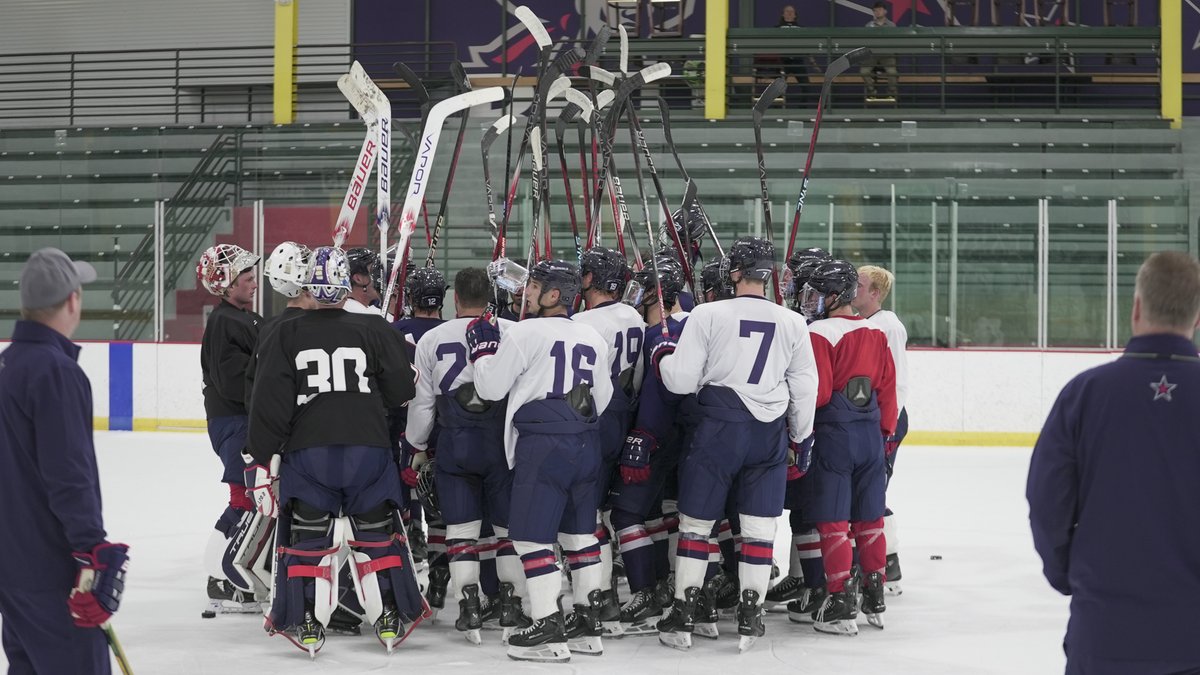 RMUMHockey's tweet photo. Feels good to be back on the ice again‼️

Day 1 is complete☑️

#BobbyMo | 🔵🏒🔴 | #RMUnite #AHA20 https://t.co/vhR4itPBlf