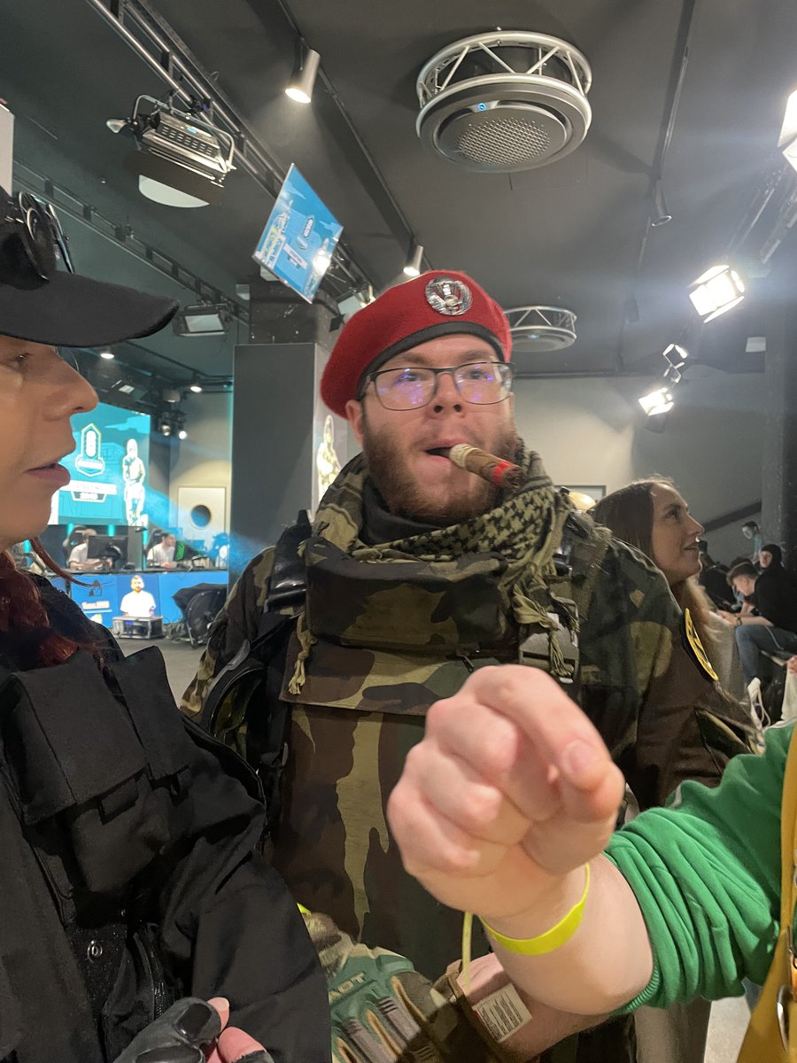 schoarsi's tweet photo. Gamescom and R6 Central Combine Final was so much fun!!! https://t.co/zAnIuNvm4b