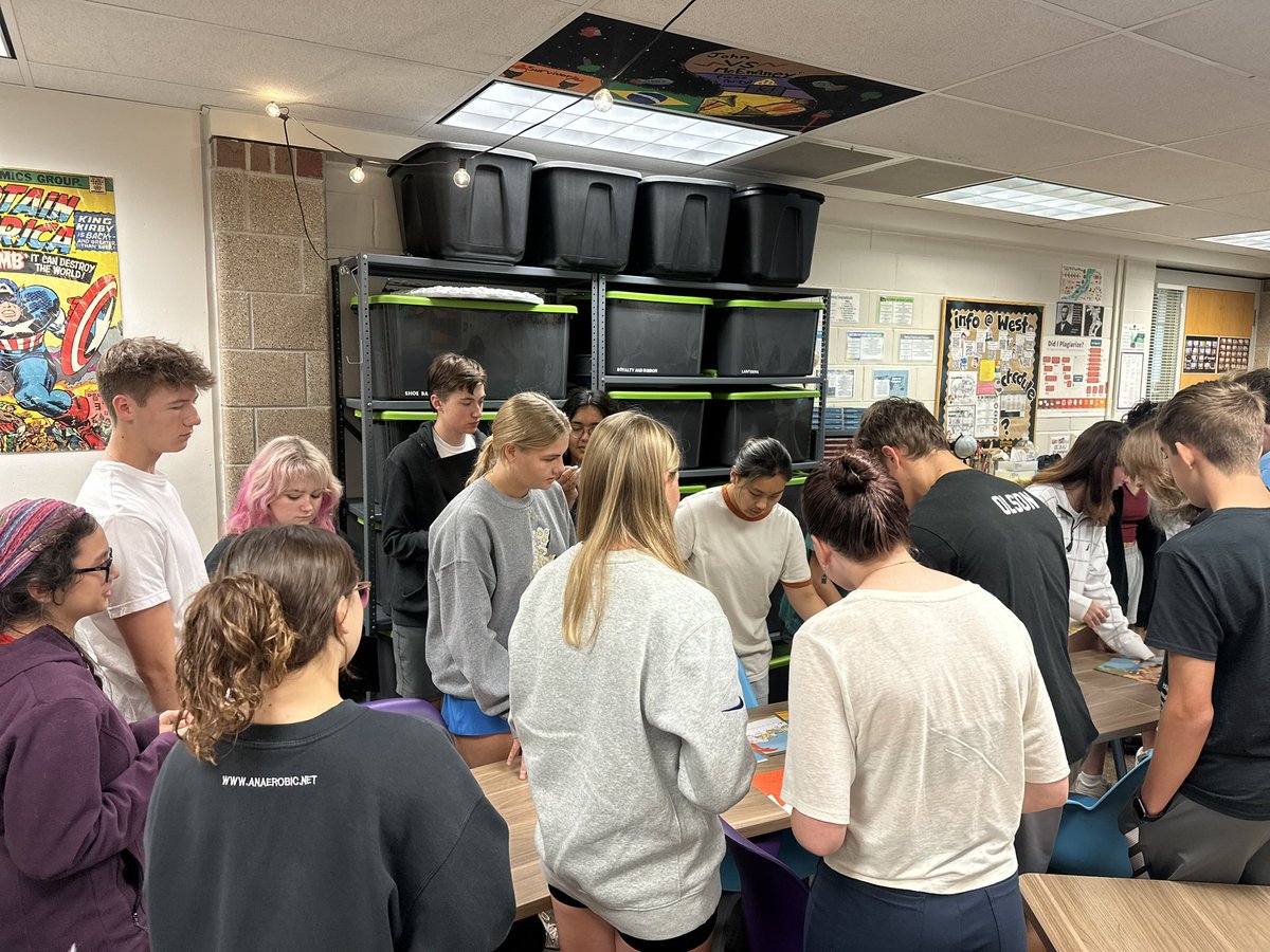 Our AP Capstone students had their first Mentor Monday today!! Excited to build relationships and help each other along the way! @MWHSWildcats @getiemann @hawkzoneman @JSchwartzMPS @MPS2Ed