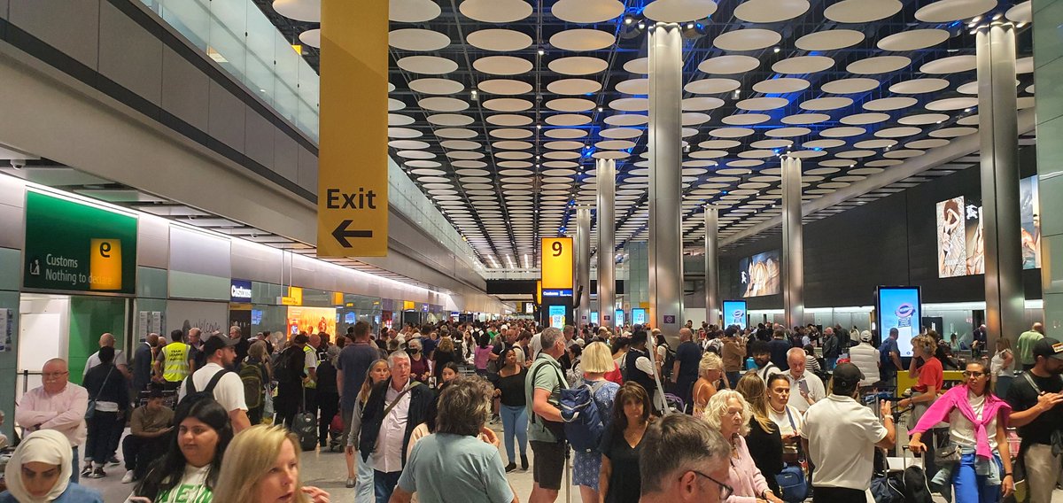 M0OMG's tweet photo. @BBCBreaking 18:30 28/8/23 - Arrivals Hall at T5 waiting for bags from cancelled flights hours later they have managed to return bags from less than 15 flights. https://t.co/andqTAkgD6
