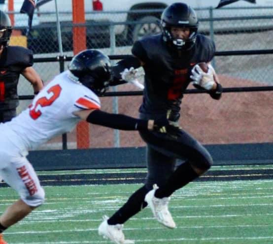 JayGod_19's tweet photo. Action shots from Friday night!
#highschoolfootball @FridayNightLts #aztecfootball #football #recruit @PrepRedzoneNM @NMSports_Net @ESPNCFB https://t.co/49LBYkyvWy