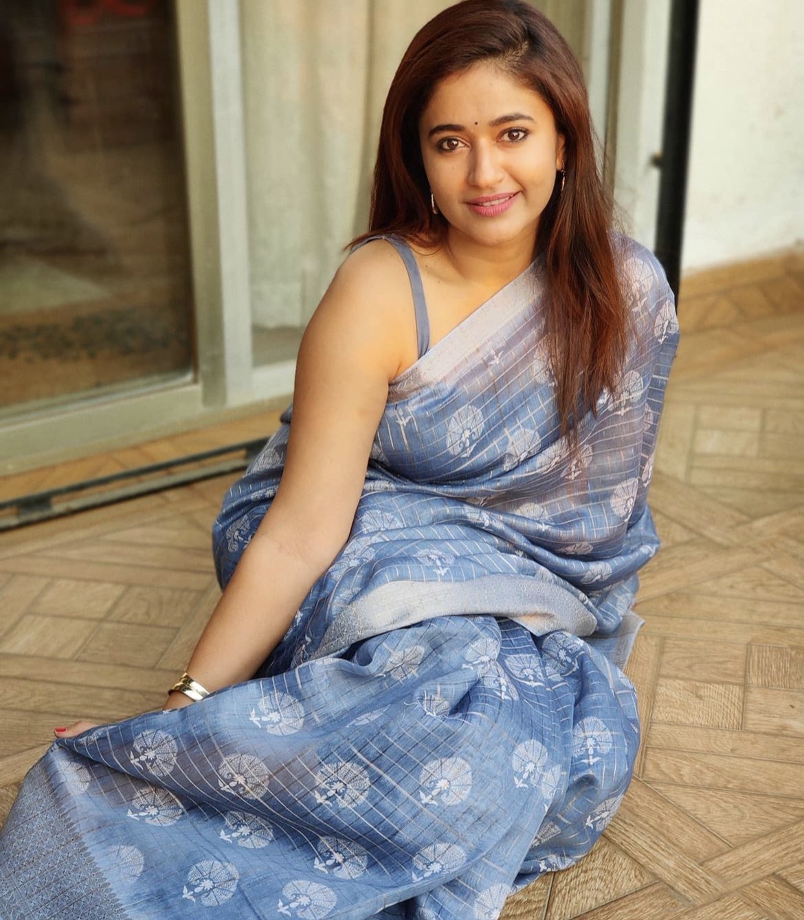 Image Image Indian Actress Poonam Bajwa Live Chat in white color sleevleess