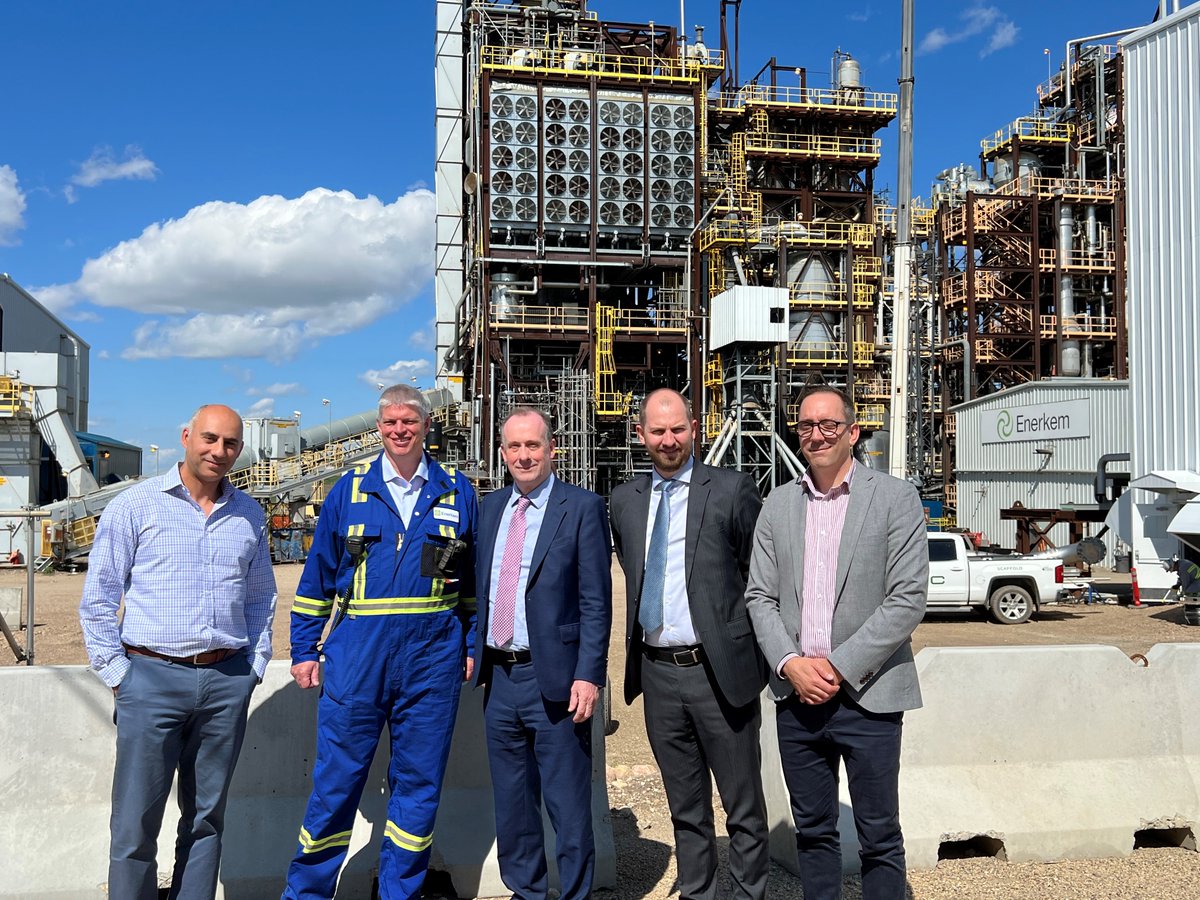 Enerkem (@enerkem) on Twitter photo Lord Callanan, UK Minister for Energy Efficiency and Green Finance, and <a href="/JTurner_UK/">Jonathan Turner 🇬🇧🇨🇦</a>, British Consul General in Calgary, visited Enerkem Alberta Biofuels to learn about our proprietary technology. Our waste-to-biofuels solution can help decarbonize hard to abate sectors in the UK. Lord Callanan, UK Minister for Energy Efficiency and Green Finance, and <a href="/JTurner_UK/">Jonathan Turner 🇬🇧🇨🇦</a>, British Consul General in Calgary, visited Enerkem Alberta Biofuels to learn about our proprietary technology. Our waste-to-biofuels solution can help decarbonize hard to abate sectors in the UK.