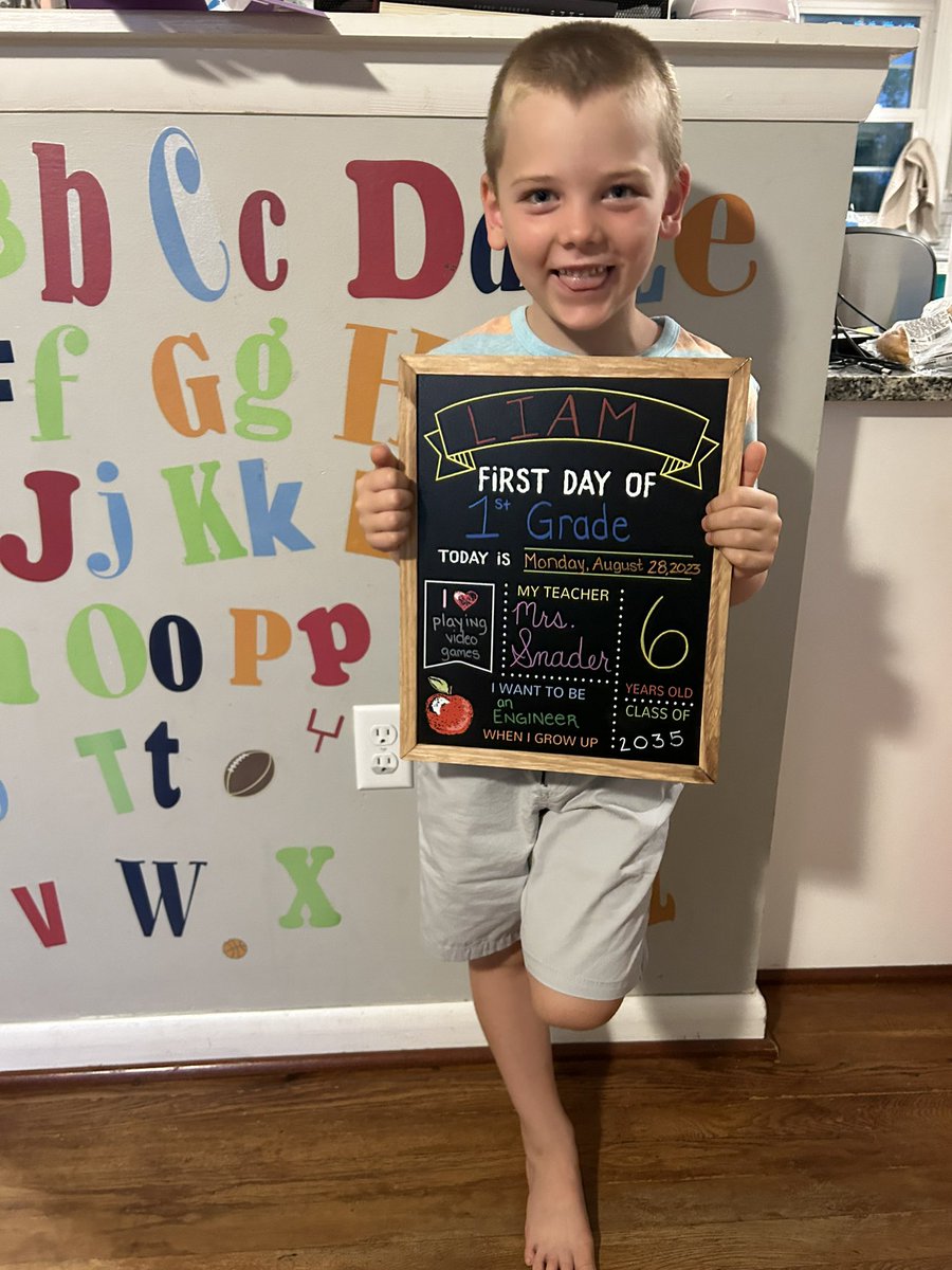 karlyn6's tweet photo. Happy first day! #aacpsback2awesome @aacountyschools https://t.co/pnUEGwkrLt