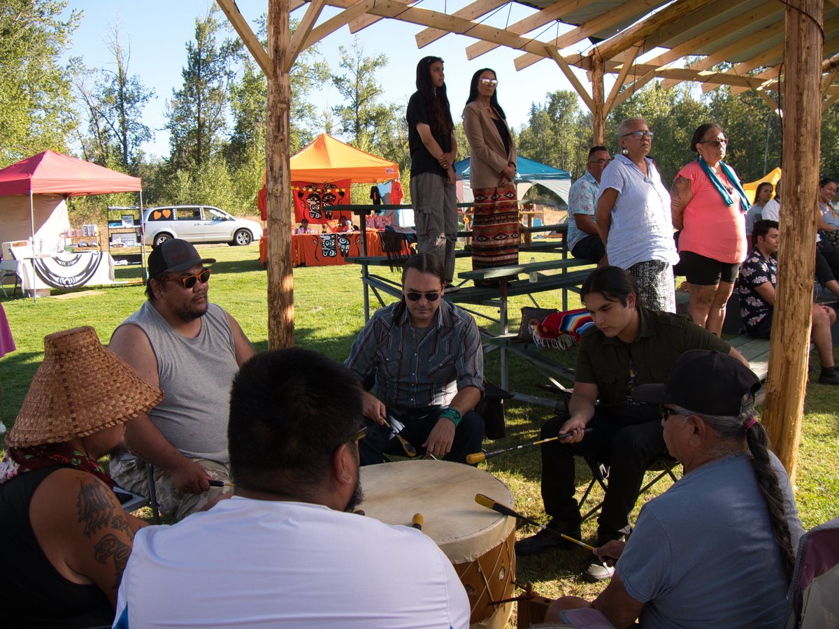 OrcaCoveMedia's tweet photo. Enjoying a drum circle between scenes💛

Pictured: Joshua Odjick, Joel (JD) Montgrand, Emilio Garcia, Murray Sampson, Thomas Sampson, and Anthony Sampson.

Images by Gavin Andrews https://t.co/gwXqzK8dLd

#SweetSummerPowWow
#IndigenousMedia
#IndigenousCast https://t.co/fF9SGNaHLE