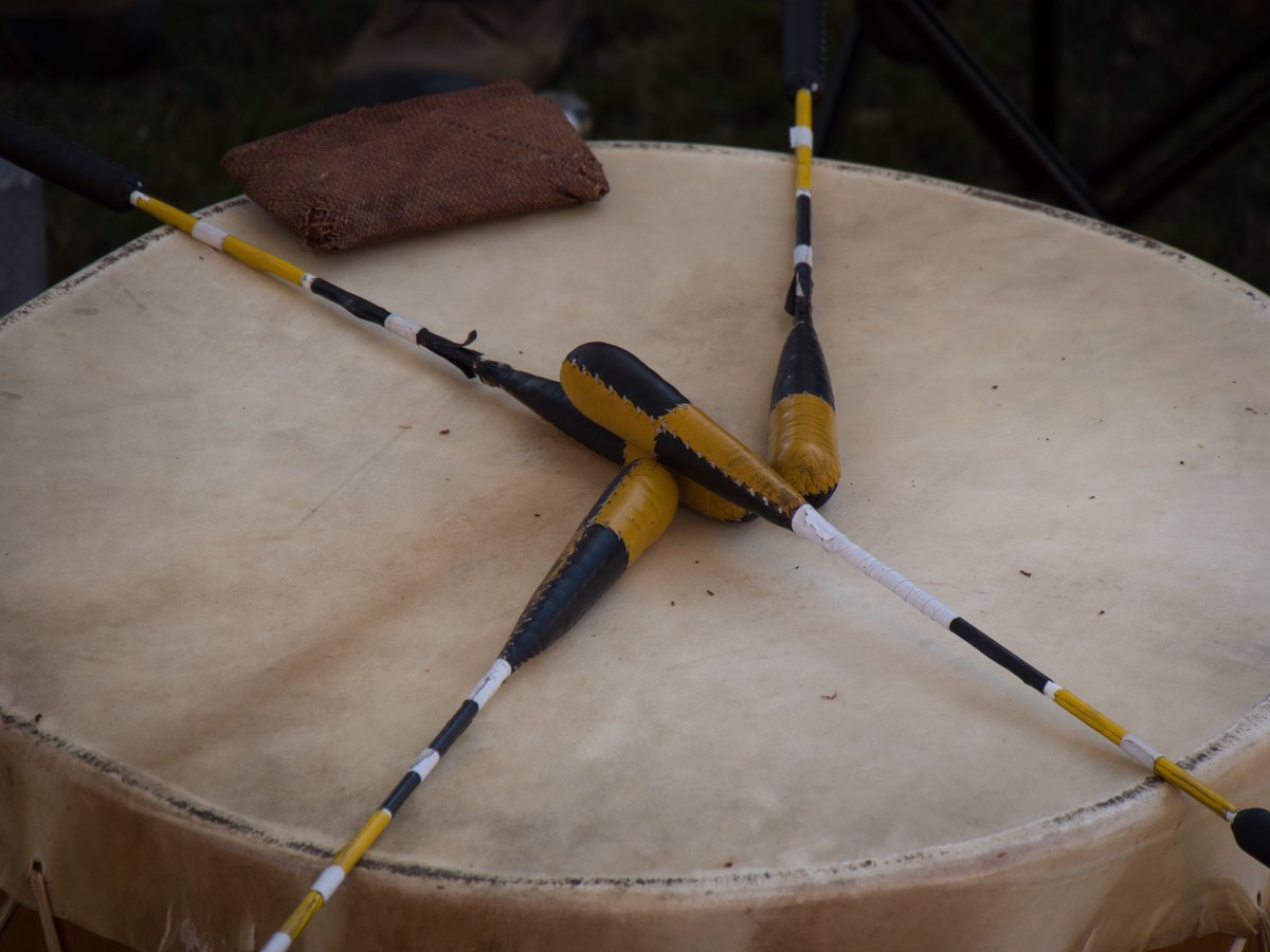 OrcaCoveMedia's tweet photo. Enjoying a drum circle between scenes💛

Pictured: Joshua Odjick, Joel (JD) Montgrand, Emilio Garcia, Murray Sampson, Thomas Sampson, and Anthony Sampson.

Images by Gavin Andrews https://t.co/gwXqzK8dLd

#SweetSummerPowWow
#IndigenousMedia
#IndigenousCast https://t.co/fF9SGNaHLE