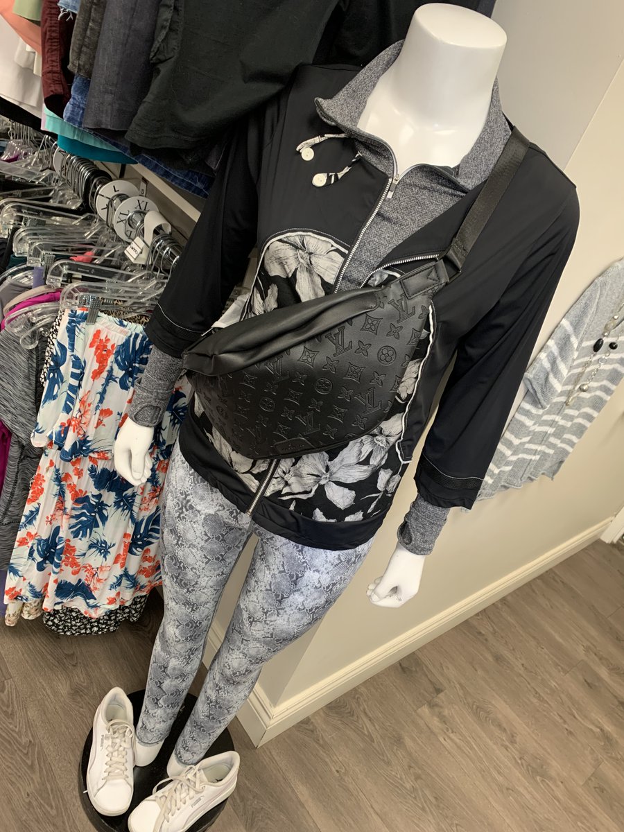 ClosetCoutureNV's tweet image. We're gladly hopping on the crossbody trend.

Like something you see? Call 519-758-0808 for size, price and availability. Remember to come in often for best selection!

#ShopSaveSupport #CCBStyle #Brantford