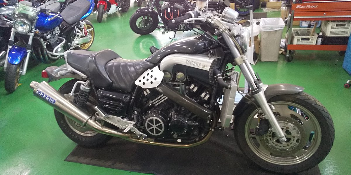 MC2107446's tweet image. #今日のお仕事
#VMAX1200
#2LT

不動
初爆無し

イグニッションをONにすると、Vブースト制御のサーボモーター動作音はするが、フューエルポンプの動作がしなかった

フューエルポンプを取り外し、分解・清掃

キャブはバタフライバルブは動くが、ダイヤフラムは固着していた