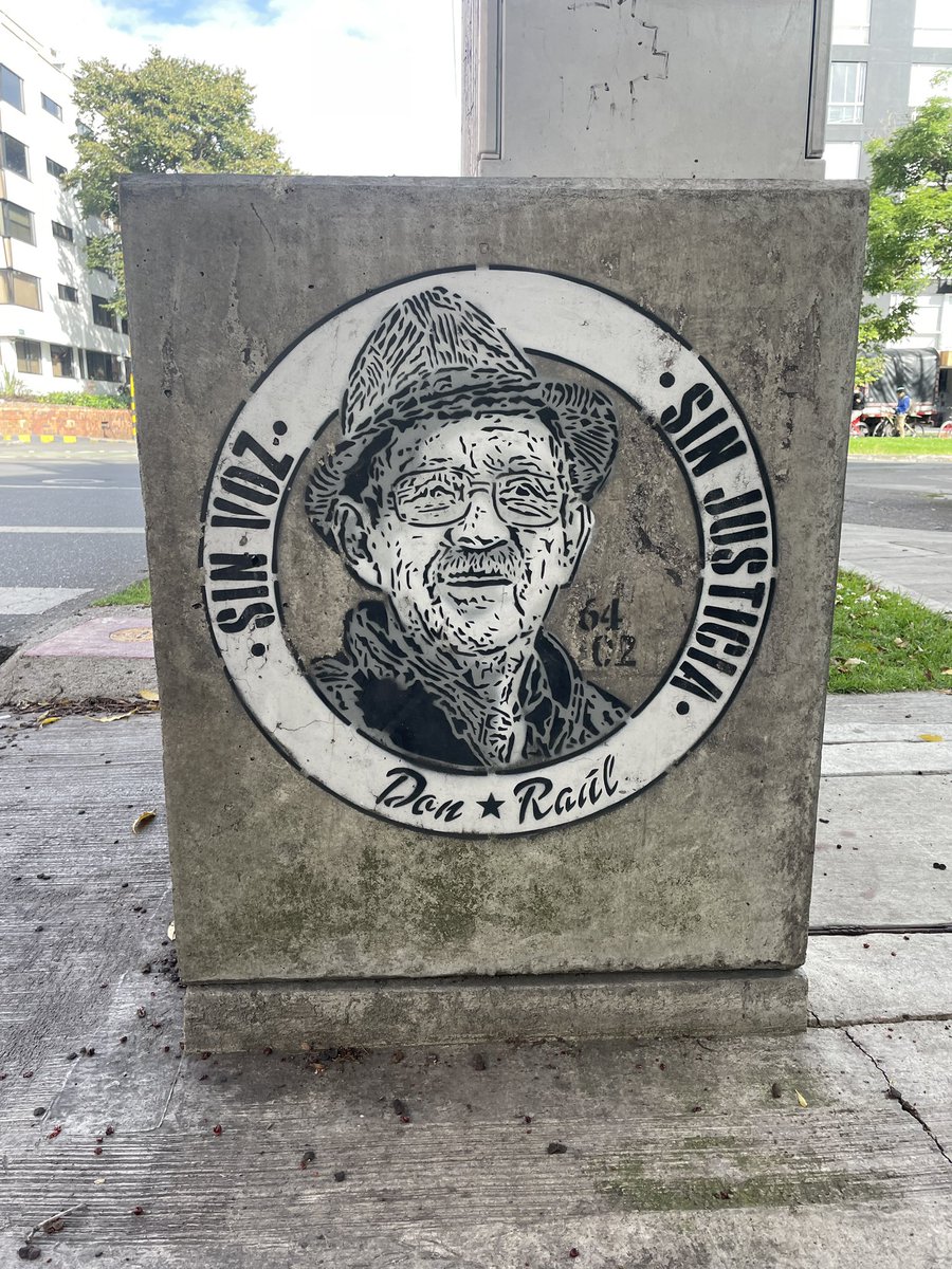 Todos los días paso por la imagen de don Raúl. Ahora que ‘El libro del duelo’ de <a href="/RSilvaRomero/">Ricardo Silva Romero</a> contará su historia, don Raúl tendrá, de nuevo, una voz. Y quizá será un paso para que haya justicia.  Si es la mitad de buena que ‘Río Muerto’, será la novela del año.
#DaletuVoz