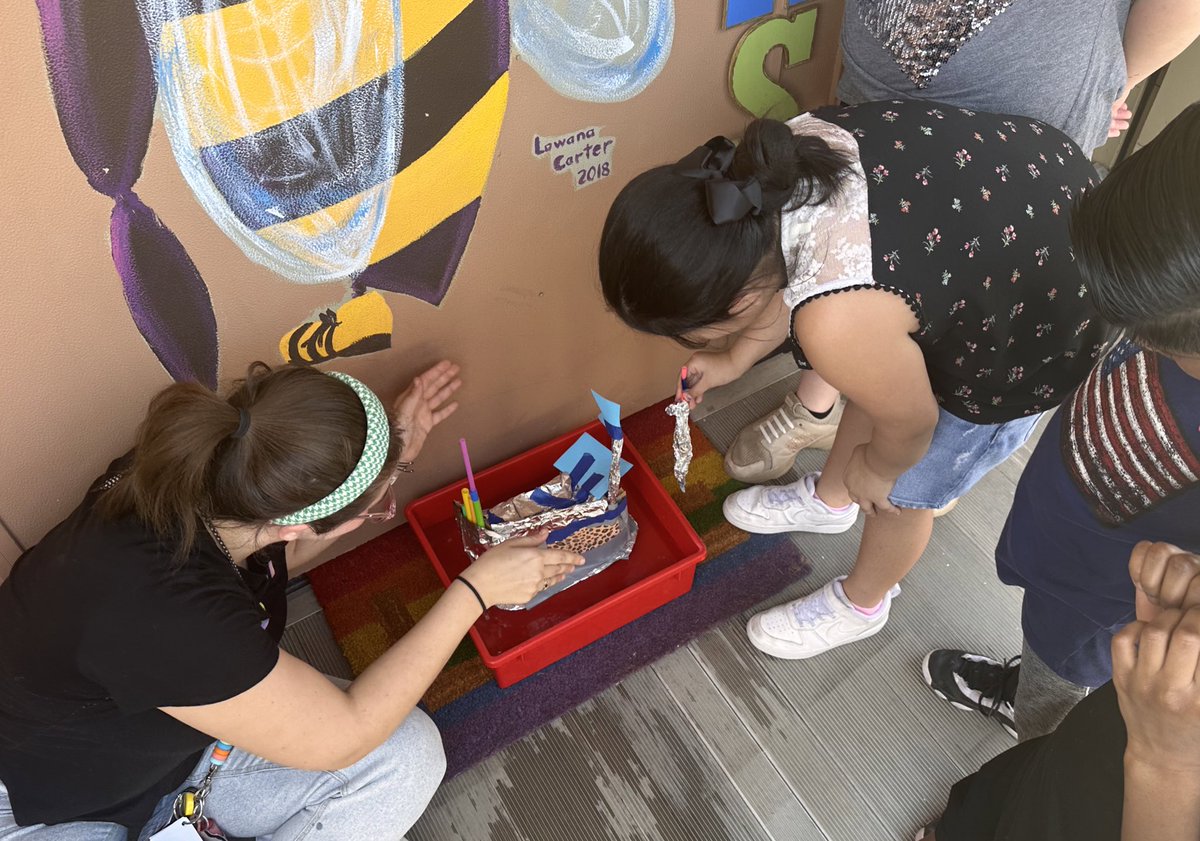 Jen Holsinger-Raybourn tweet media