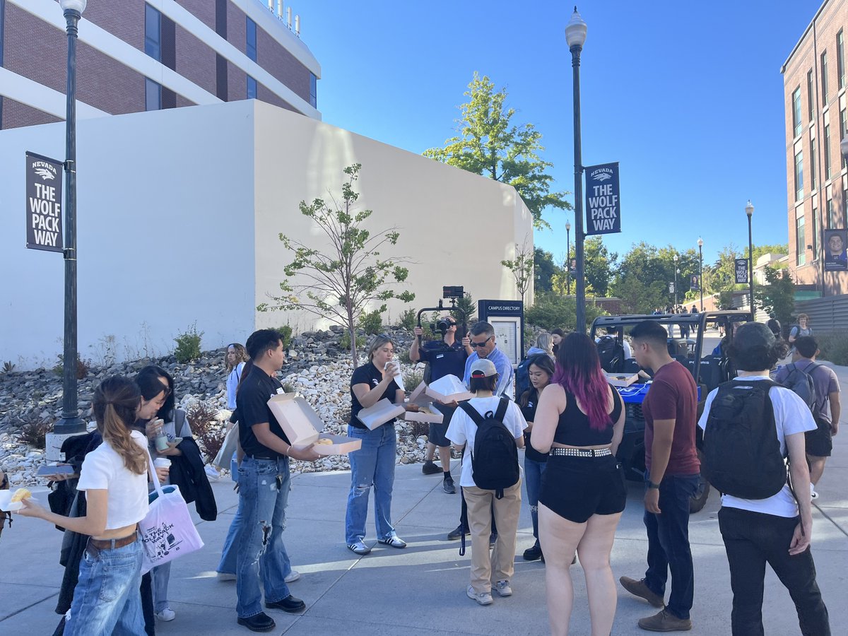 Pres_Sandoval's tweet photo. To celebrate the start of the fall semester and the first-day of classes, I joined @nevadaasun leadership in traveling around our beautiful @unevadareno campus welcoming back students and handing out donuts! #WelcomeBackPack #GoPack https://t.co/ymSTNwjGYE