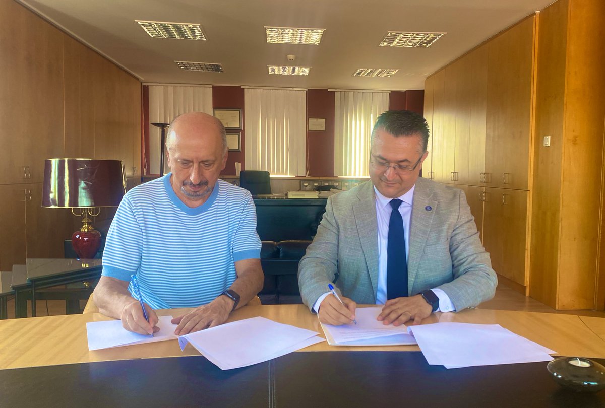 ardaergez's tweet photo. ✨✨Tema Koleji ile Türkiye Zeka Vakfı arasında yıl boyu sürecek etkinlik ve organizasyonları kapsayan muhteşem bir protokole imza attık. Güzel haberler çok yakında! ✨✨
#TemadaYenilikçiDönüşüm
#GeleceğinTemada

@TemaKoleji 
@ZekaVakfi 
@emrehanhalici 
@EzgiKarasin https://t.co/R8y2z45l0u