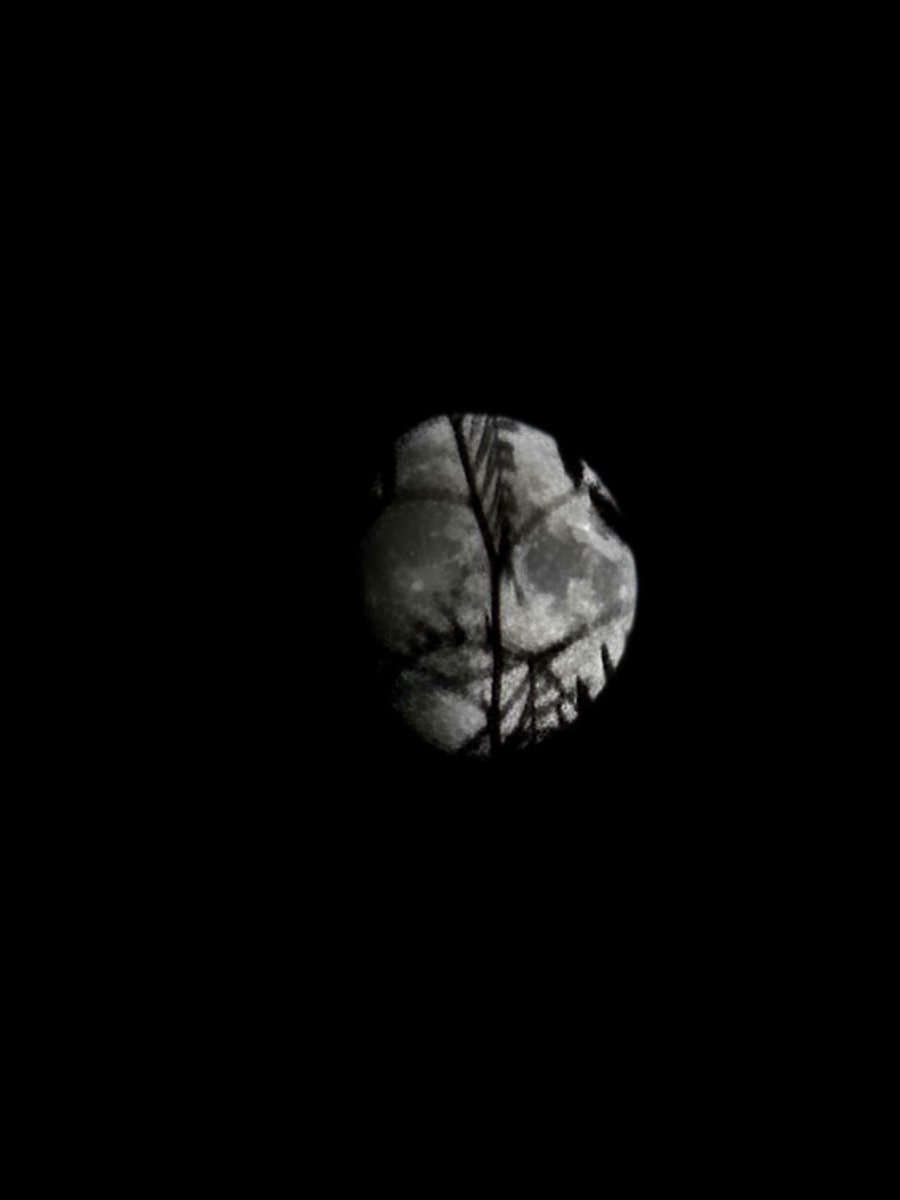 rm13xd's tweet photo. ماعرف هو في خيالي ولا هو كئيب زيي 💔 https://t.co/SuHN9rAfqC